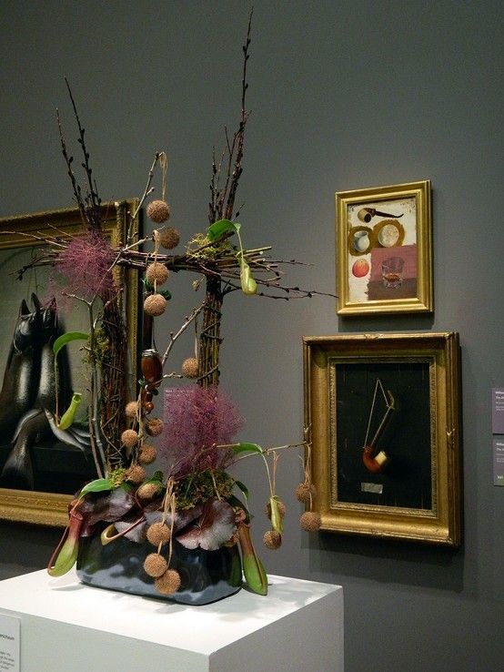 A past Bouquets to Art exhibition. Image c/o the de Young Museum on Pinterest.