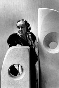 Barbara Hepworth in 1966 © ERLING MANDELMANN. Image c/o Wikimedia.